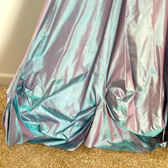 Nicole Miller collection silk blouse and long skirt - Picture 3 of 7